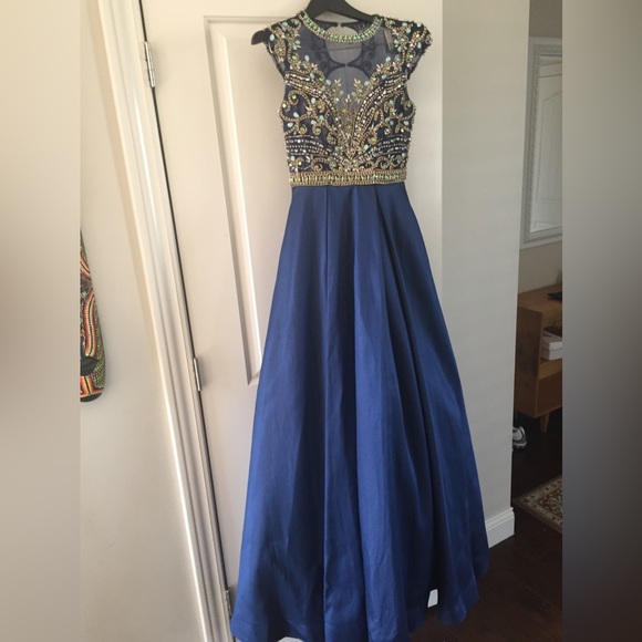 Mac Duggal Ballgown with pockets size - 2 - Picture 6 of 6